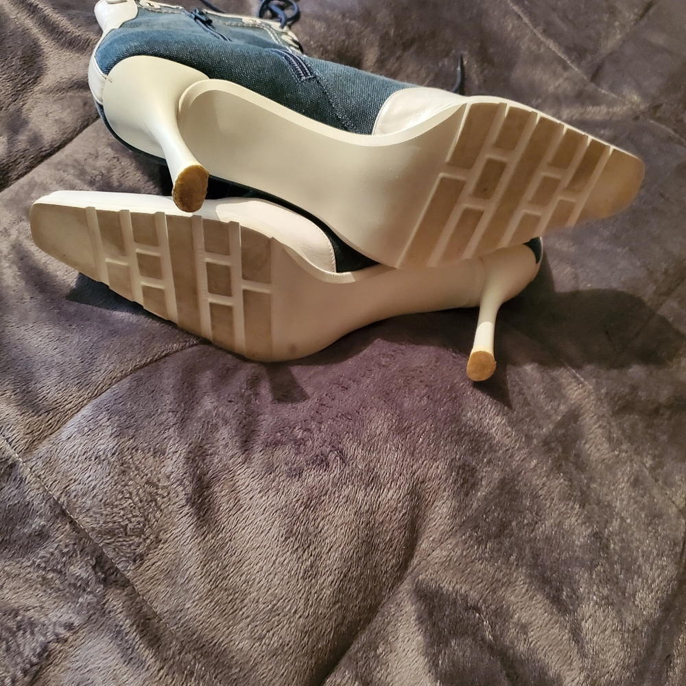 Boots - Picture 4 of 4